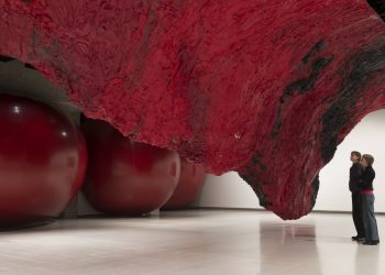 Anish Kapoor vervormt ruimte in Londense tentoonstelling