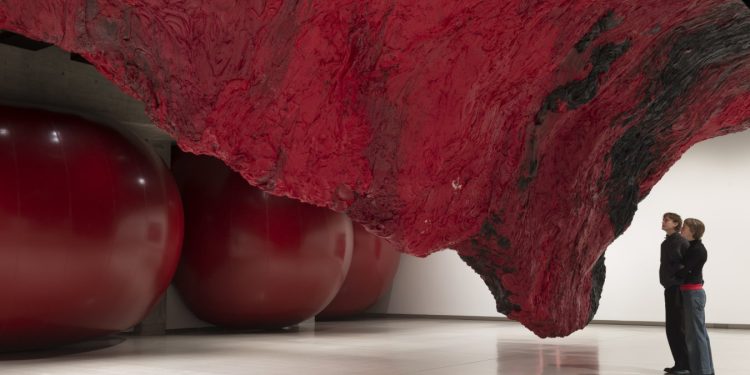 Anish Kapoor vervormt ruimte in Londense tentoonstelling