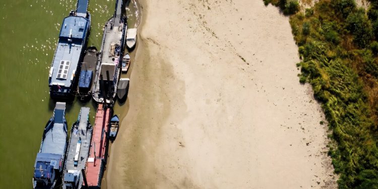 Droogte duwt IJsselmeer onder zomerse ondergrens