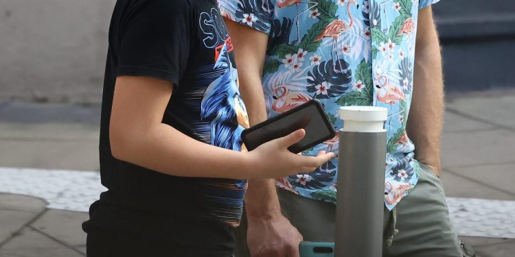 Franse rechter blokkeert socialemediaverbod voor kinderen