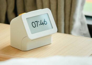 Habity-wekker wil smartphone uit de slaapkamer weren