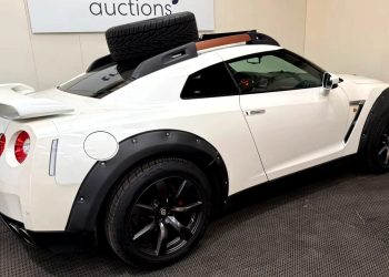Opgehoogde Nissan GT-R met 600 pk onder de hamer