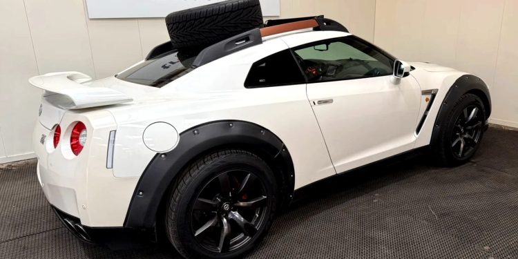 Opgehoogde Nissan GT-R met 600 pk onder de hamer