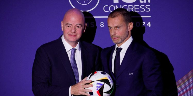 UEFA zet FIFA juridisch onder druk na investeringsplan